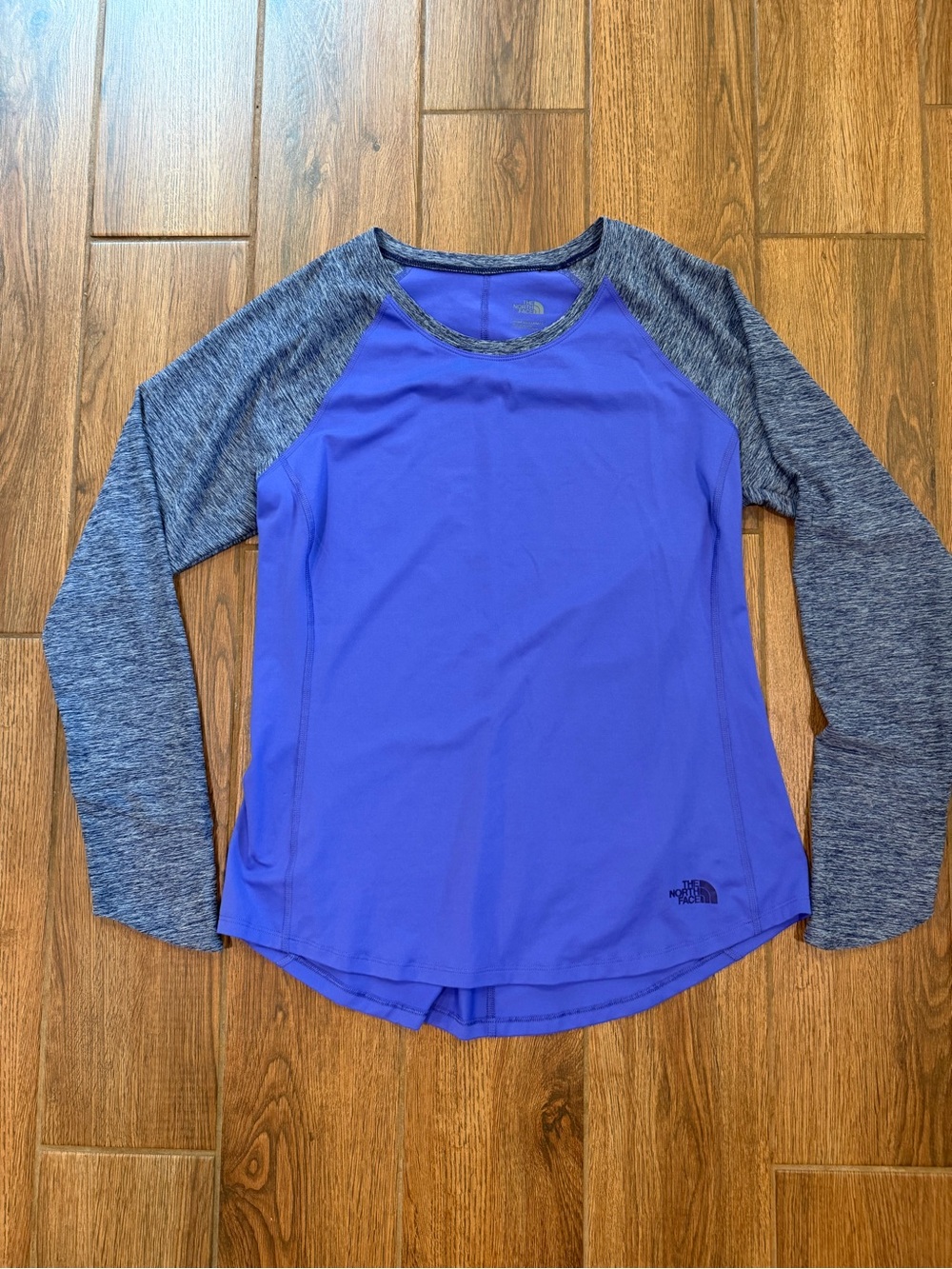 The North Face Women’s Purple/Gray Colorblock Raglan Stretch Top Size L